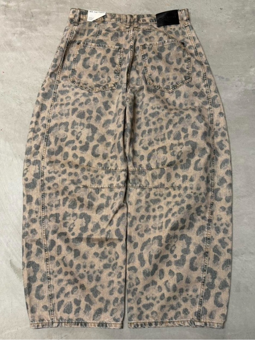 Free People Good Luck Barrel Jeans Leopard Print Animal Print Size 27 NWT - Picture 6 of 8